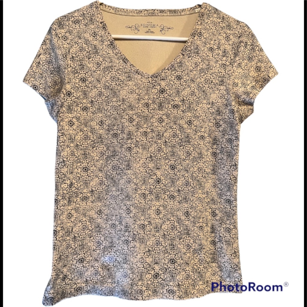 Sonoma Life + Style short sleeve v neck top, petite large, gently used.